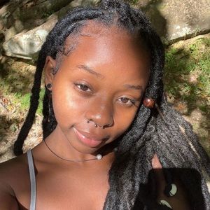 Meet your Posher, Dinisha